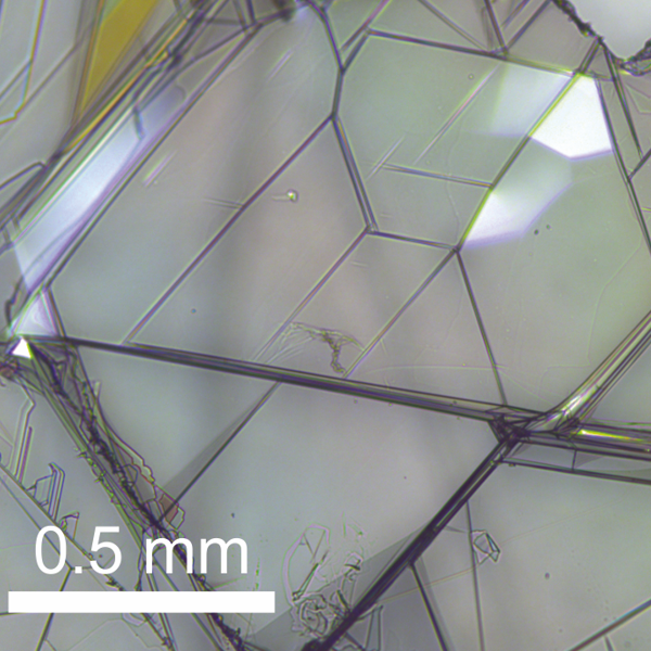 High-quality boron nitride grown at atmospheric pressure