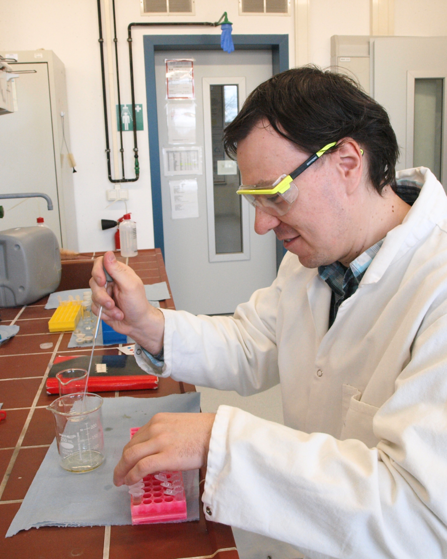 Florian Graßme Impact Leader Graphene Week 2024 in the lab