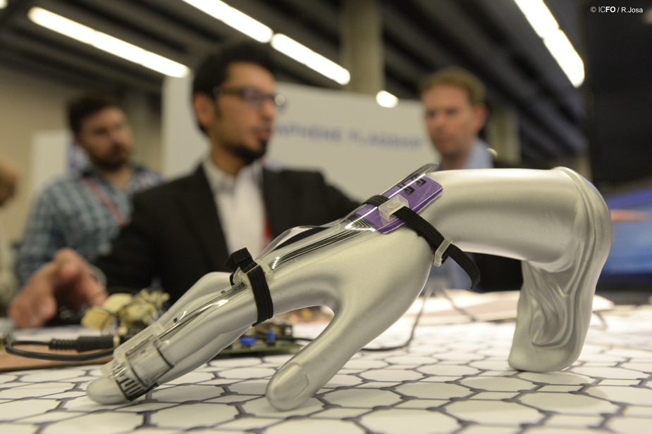 A demo from Nokia mounted on a model hand.